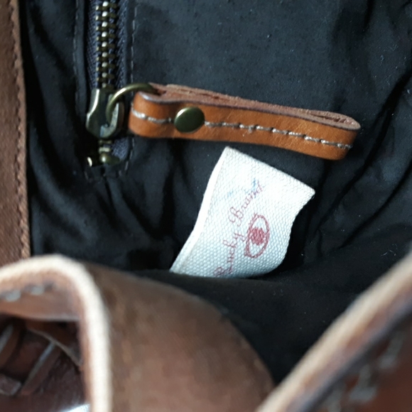 Lucky Brand Crossbody Saddle Bag - Picture 9 of 10